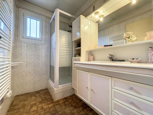EXCLUSIVITÉ À ORANGE : Maison de plain-pied au calme avec grand garage !