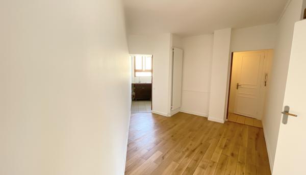 Buttes Chaumont, métro Botzaris, T2 de 36 m² avec ascenseur et cave 75019