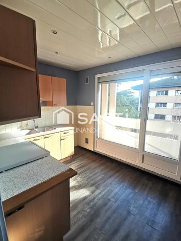 Appartement 2 pièces avec balcon, cave et garage.