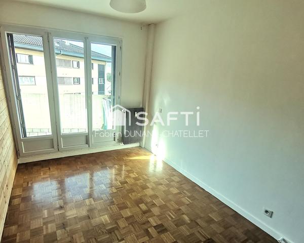 Appartement 2 pièces avec balcon, cave et garage.