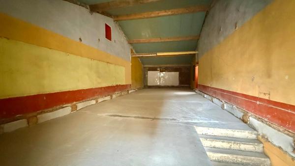 Local commercial au premier étage de 100 m2 à Saint-maximin-la-sainte-baume.