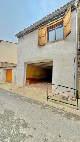 Local commercial au premier étage de 100 m2 à Saint-maximin-la-sainte-baume.
