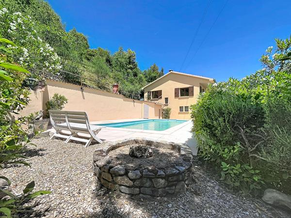 Ardèche - Maison individuelle avec piscine et vue