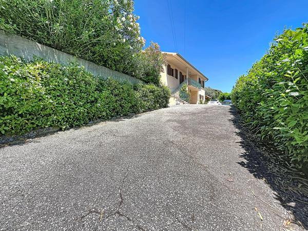 Ardèche - Maison individuelle avec piscine et vue