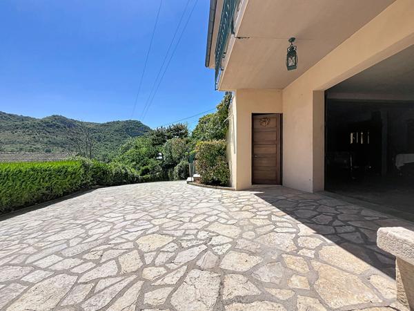 Ardèche - Maison individuelle avec piscine et vue