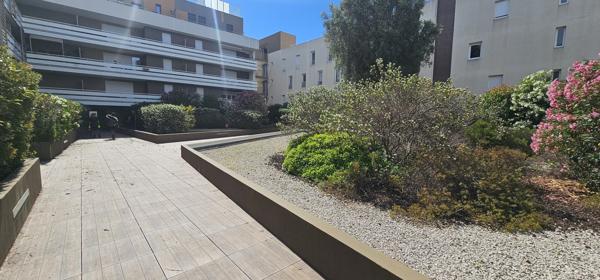 secteur SABINES, T2 DE 38 M2 terrasse de 15 m2 avec garage, ascenseur