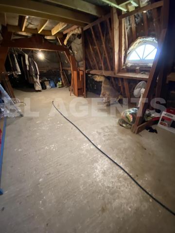 “Découvrez cette magnifique maison de caractère en toit de chaume, nichée dans un cadre verdoyant et