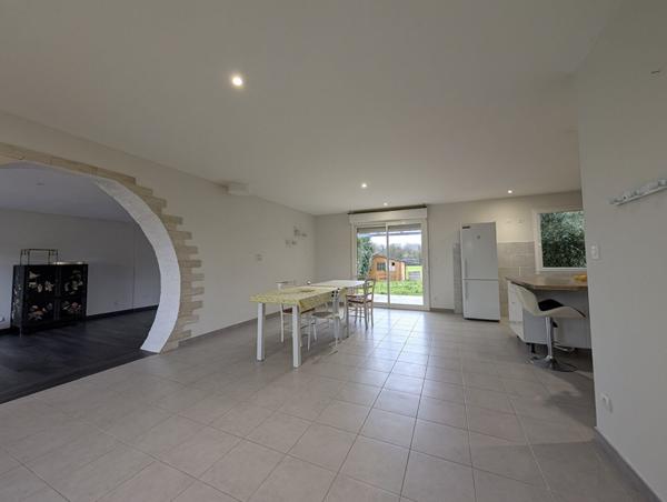 Maison de plain-pied avec jardin à Champagne Saint Hilaire