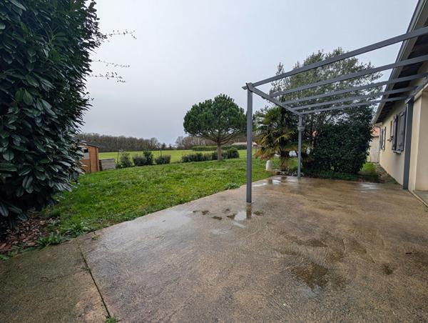 Maison de plain-pied avec jardin à Champagne Saint Hilaire