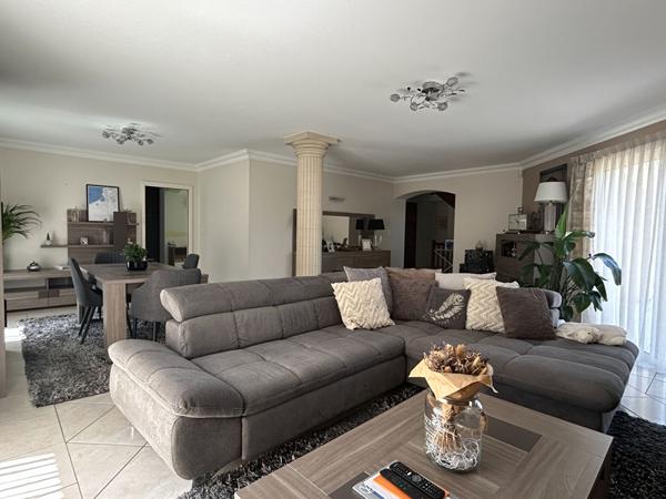 Maison - 7 pièces - 293 m²