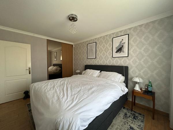 Maison - 7 pièces - 293 m²