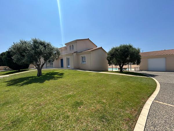 Maison - 7 pièces - 293 m²