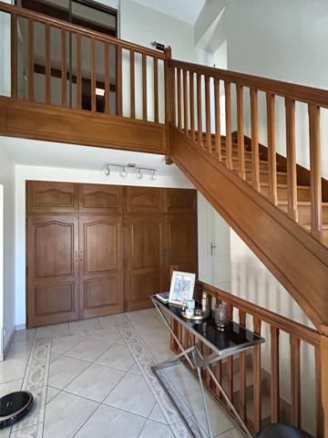 Maison - 7 pièces - 293 m²