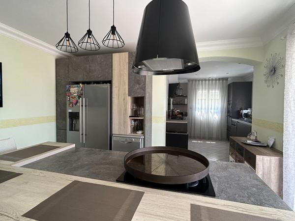 Maison - 7 pièces - 293 m²