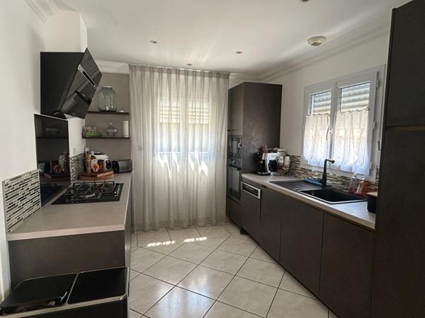 Maison - 7 pièces - 293 m²