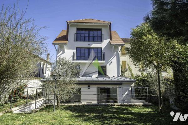 Clamart - "Jardin Parisien" - Maison sur 3 niveaux avec jardin, terrasse, garage