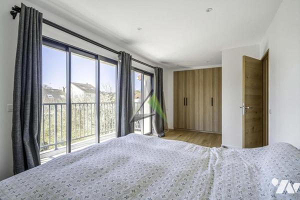 Clamart - "Jardin Parisien" - Maison sur 3 niveaux avec jardin, terrasse, garage