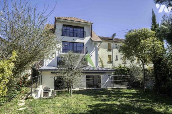 Clamart - "Jardin Parisien" - Maison sur 3 niveaux avec jardin, terrasse, garage