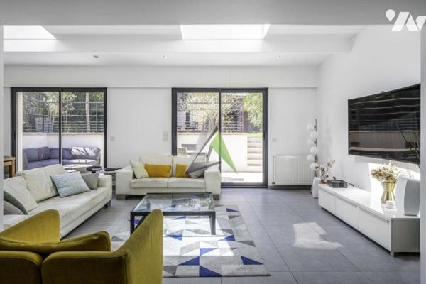 Clamart - "Jardin Parisien" - Maison sur 3 niveaux avec jardin, terrasse, garage