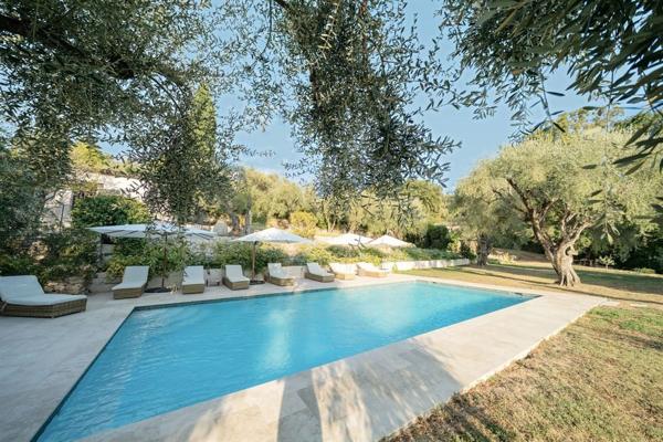 Vente Maison provençale de luxe Plascassier 8 Pièces 317.49 m²