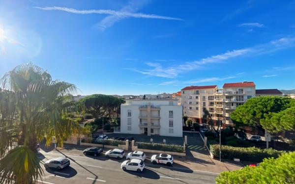 Appartement à vendre    2 pièces • 28,71 m2 Fréjus