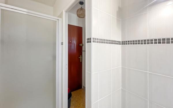 Appartement à vendre    2 pièces • 28,71 m2 Fréjus