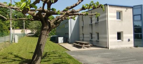 Atelier 240 m2, hauteur sous plafond 6.20 à 7 mètres
