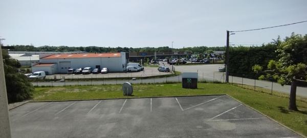 Atelier 240 m2, hauteur sous plafond 6.20 à 7 mètres