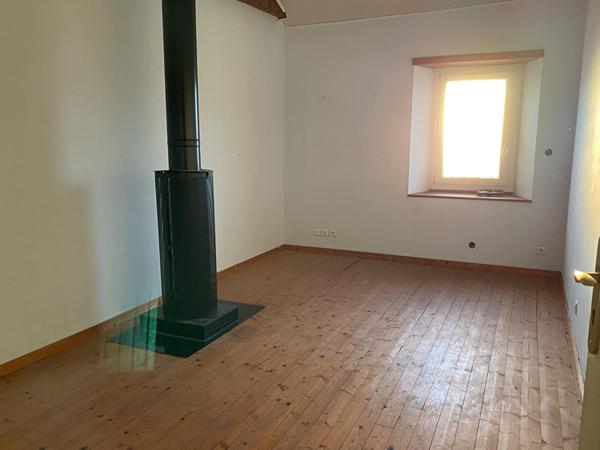 Belle maison ancienne rénovée de 259m² sur un terrain de plus de 2 hectares