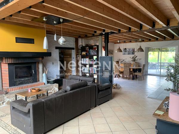 Belle maison ancienne rénovée de 259m² sur un terrain de plus de 2 hectares