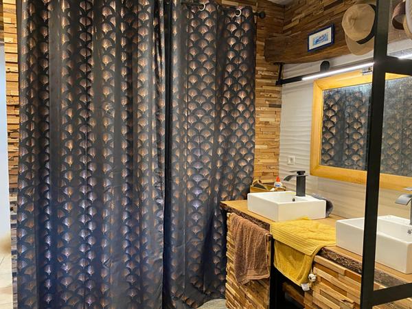 Belle maison ancienne rénovée de 259m² sur un terrain de plus de 2 hectares