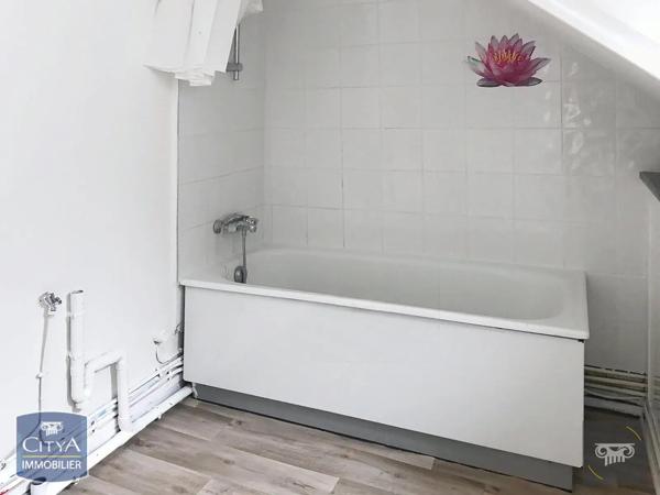 Appartement à louer 2 pièces 74.2m² Hautmont (59330)