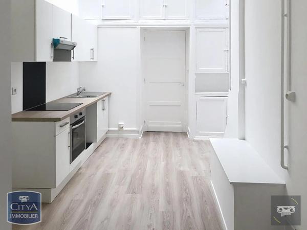 Appartement à louer 2 pièces 74.2m² Hautmont (59330)
