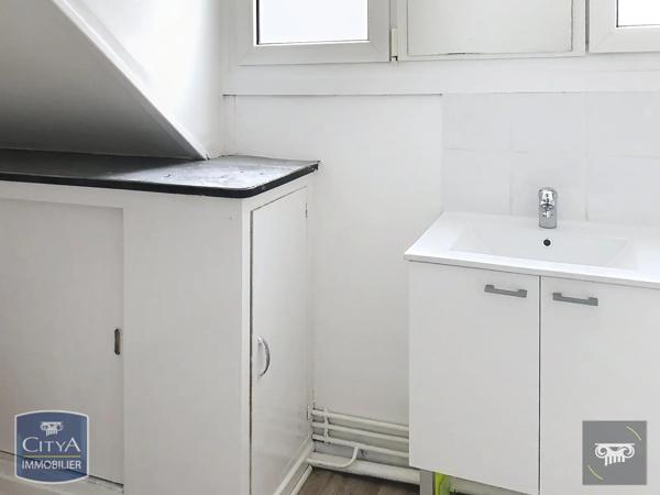 Appartement à louer 2 pièces 74.2m² Hautmont (59330)