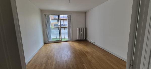 SALINS:STUDIO avec balcons - Clermont-Province