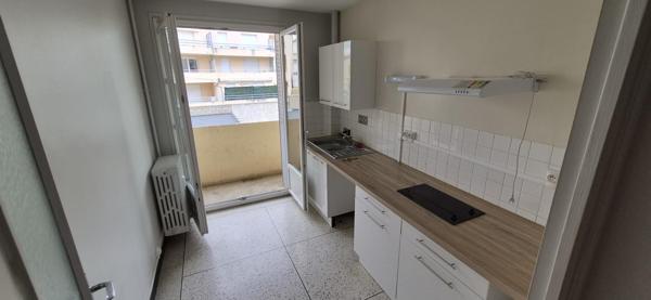 SALINS:STUDIO avec balcons - Clermont-Province