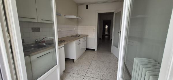 SALINS:STUDIO avec balcons - Clermont-Province