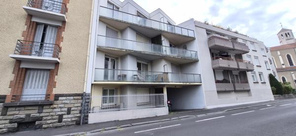 SALINS:STUDIO avec balcons - Clermont-Province