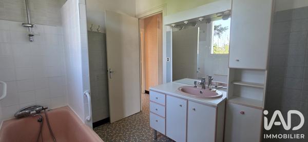 Maison à vendre 7 pièces 139 m² Saint-Seurin-sur-l'Isle