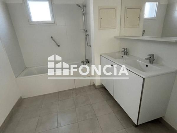 Location Appartement 3 pièces 54.9 m² - RESIDENCE LES ALLEES VENITIENNES Niort 79000