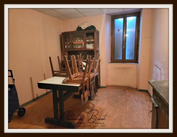 MAISON DE VILLAGE A RENOVER - 2 GARAGES