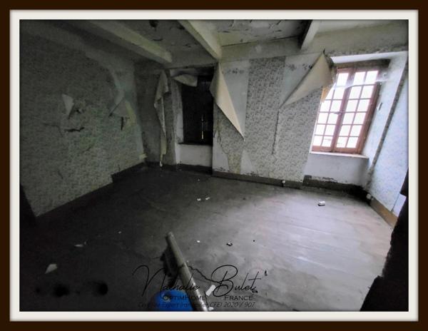 MAISON DE VILLAGE A RENOVER - 2 GARAGES