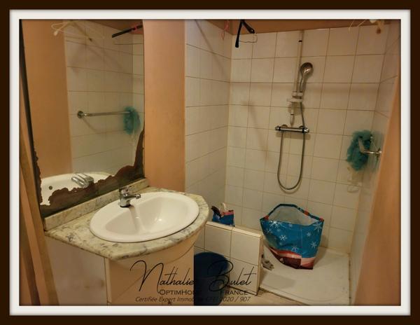 MAISON DE VILLAGE A RENOVER - 2 GARAGES