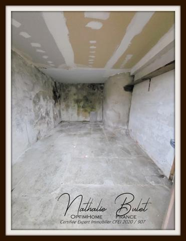 MAISON DE VILLAGE A RENOVER - 2 GARAGES