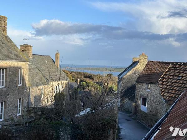 Maison rénovée avec garage et dépendances