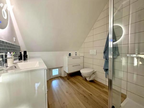 Maison rénovée avec garage et dépendances