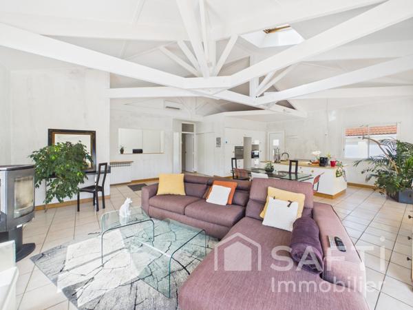 Maison de plain pied de 155 m2, 4 chambres, avec piscine, grand terrain et environnement calme