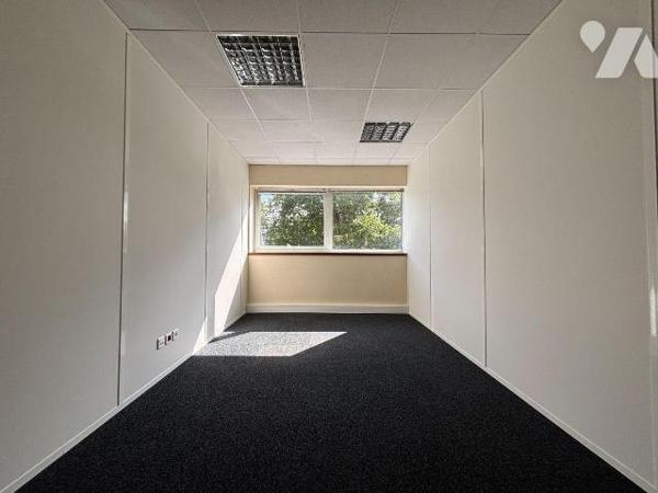 NOUVEAUTE Trente-Cinq Notaires - BUREAUX A VENDRE- BRUZ - Ker Lann 

Au premier étage d'un im...