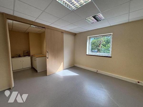 NOUVEAUTE Trente-Cinq Notaires - BUREAUX A VENDRE- BRUZ - Ker Lann 

Au premier étage d'un im...