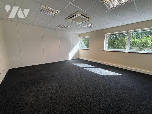 NOUVEAUTE Trente-Cinq Notaires - BUREAUX A VENDRE- BRUZ - Ker Lann 

Au premier étage d'un im...